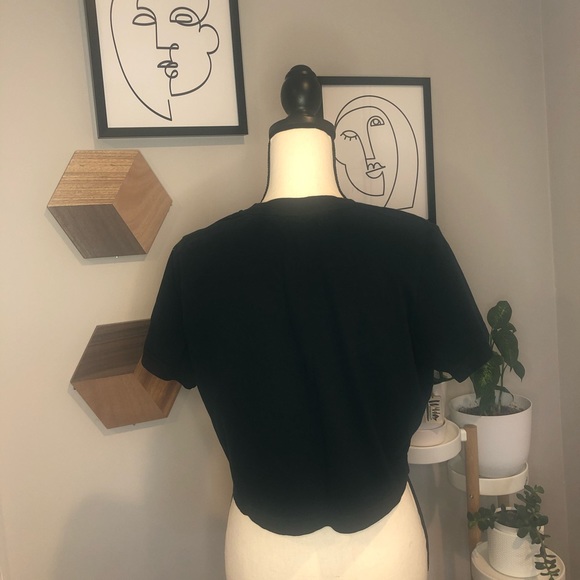 NIKE_BLACK CROPPED T-SHIRT - Picture 3 of 3
